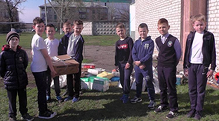 Алексеевские школьники присоединились к акции «Сдай макулатуру – спаси дерево!»