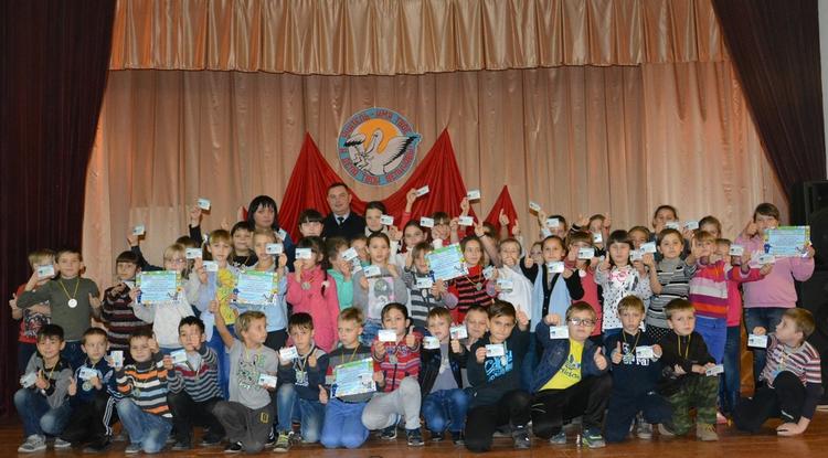 Удостоверения и медали «Знаток ПДД» получили участники чернянской Школы юного пешехода