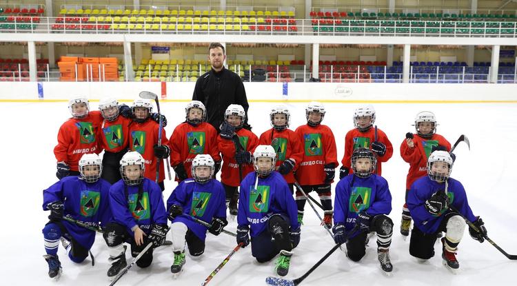 «А у нас – хоккейный класс!» –