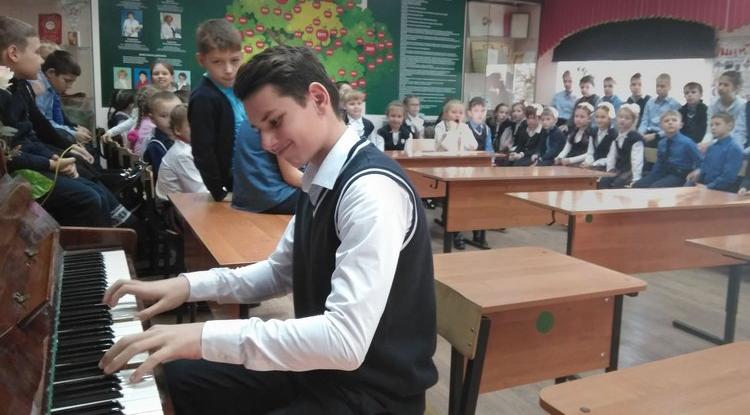 Мама каждому из нас всех людей дороже Мама каждому из нас всех людей дороже