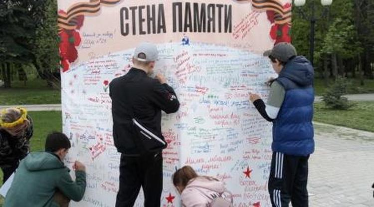 «Поклонимся Великим тем годам» «Поклонимся Великим тем годам»
