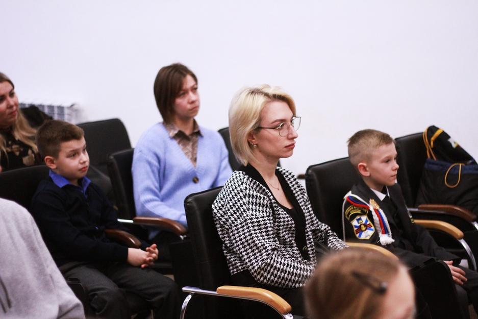 Фото: Анжелика Логунова В ИД «Мир Белогорья» наградили победителей и призёров акции «Спасибо врачам» из Белгорода - Изображение 15