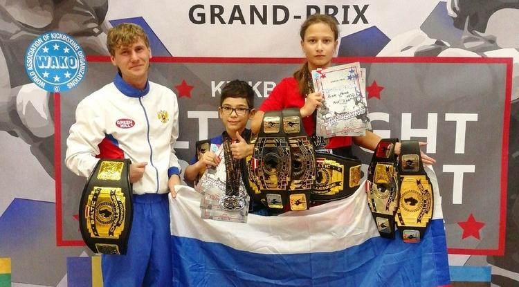 Два белгородских школьника завоевали 8 медалей на международном турнире по кикбоксингу