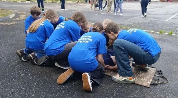 Юные спасатели показали свои навыки на показательном выступлении