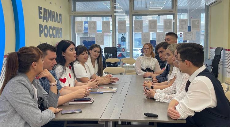 Круглый стол молодёжных советов прошёл в Штабе общественной поддержки
