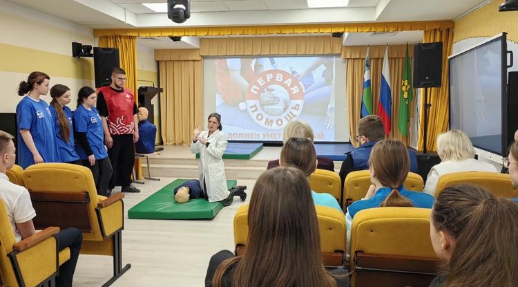 Ещё одну группу белгородских школьников научили оказывать первую помощь