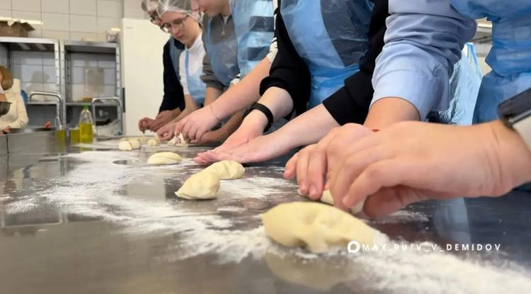 Для школьников Белгорода прошла профориентационная акция в техникуме общественного питания
