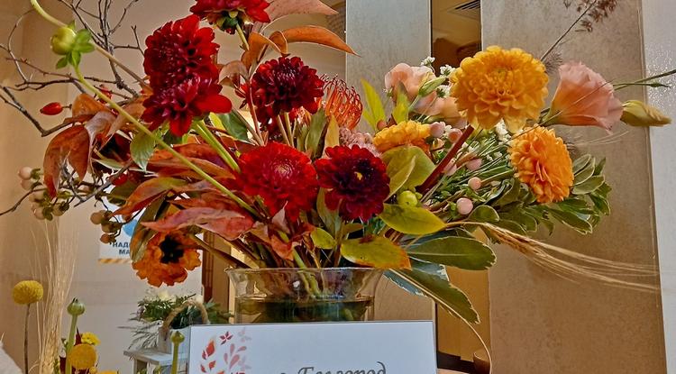 Областная выставка «Цветы как признание…»: посвящается учителям