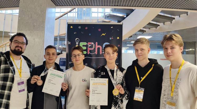 Белгородские школьники вошли в число победителей и призёров IEPhO–2025