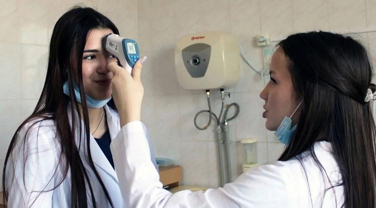 Будущие медики продолжают знакомиться с профессией