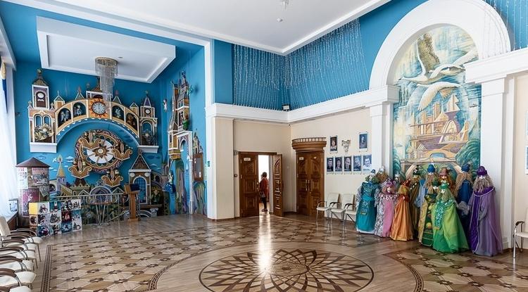 Сказочный мир закулисья