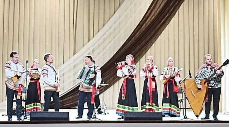 Светит месяц, светит ясный… Светит месяц, светит ясный…
