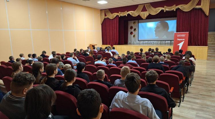Белгородским школьникам показали короткометражный фильм «Курск: живая память»