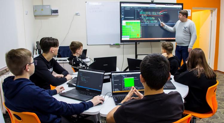 Ученики губкинского IT-куба научились «оживлять» роботов