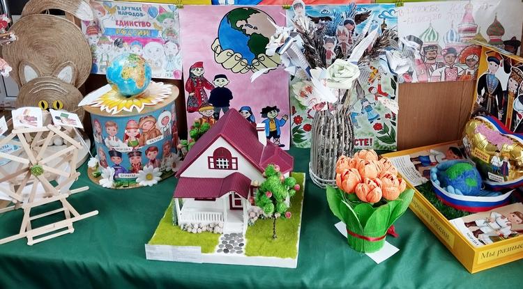 В Прохоровке прошла районная выставка-конкурс «Творчество без границ»