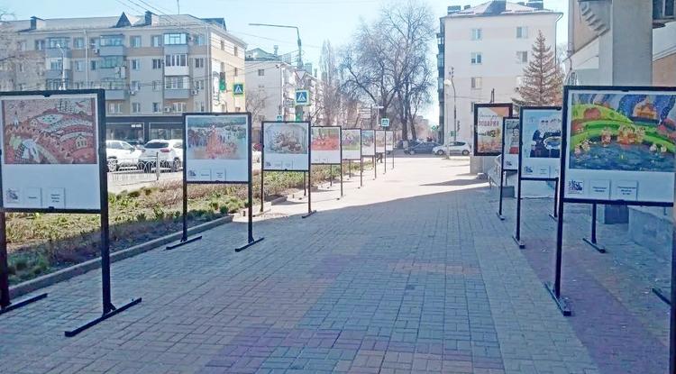 Белгород встречает Год единства народов России уличной выставкой «Такая разная Россия»