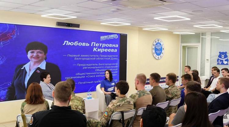 Любовь Киреева встретилась с участниками «ПолитЗавода» в Штабе общественной поддержки