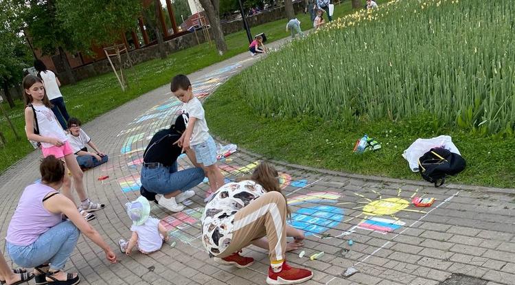 В Белгороде прошёл конкурс рисунков «Мы за мир на планете»