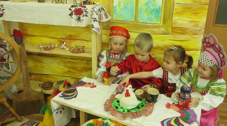 Как лучше всего знакомить малышей с русским народным искусством