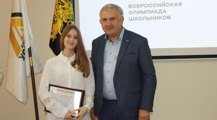 В регионе наградили призёров заключительного этапа Всероссийской олимпиады школьников