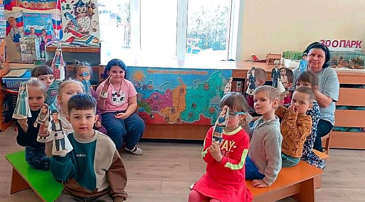 Неделя дружбы и единства прошла в детском саду «Ромашка» в Прохоровке