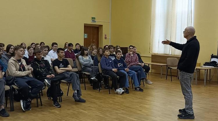 Журналист Издательского дома «Мир Белогорья» встретился с белгородскими школьниками